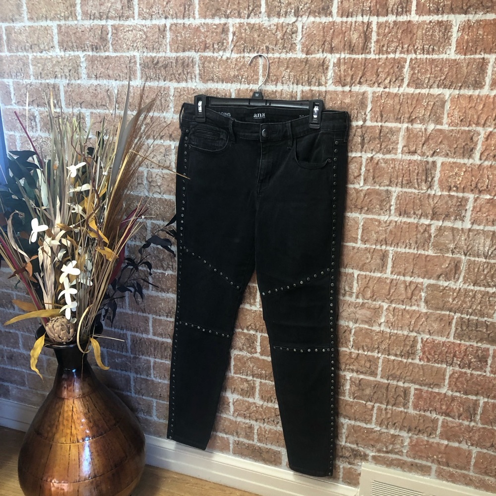 Preowned A.n.a. Women’s Black Jeggings Size 30/10 Item #PHK2594